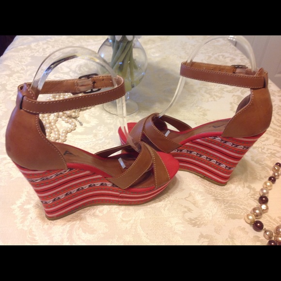 Mia Wedge Sandals - Picture 5 of 7
